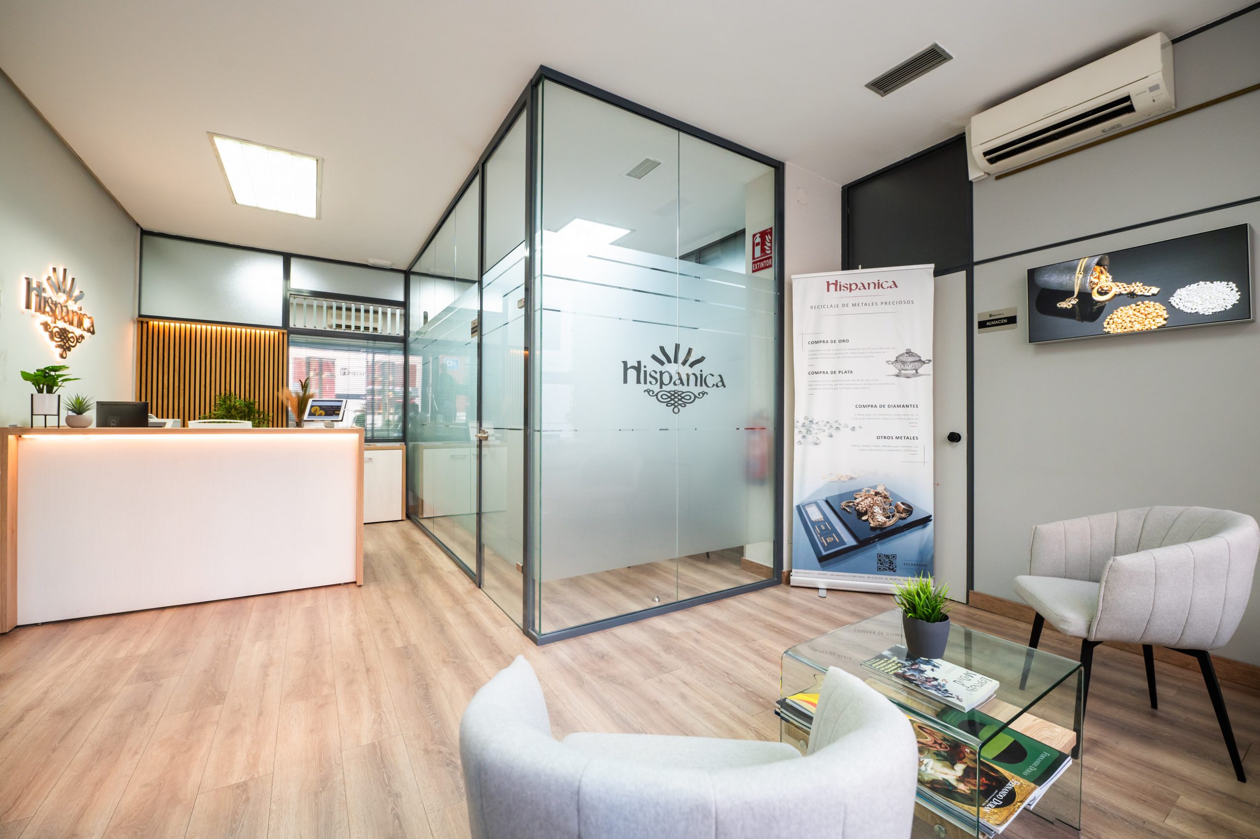 oro-madrid-hispanica-instalaciones-recepcion-scaled
